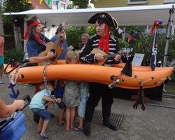 Straatmuzikanten Piratenboot (duo) - TopActs.nl - 250-200