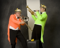 Straatmuzikanten Lentekriebels (duo) -TopActs.nl - 250-200